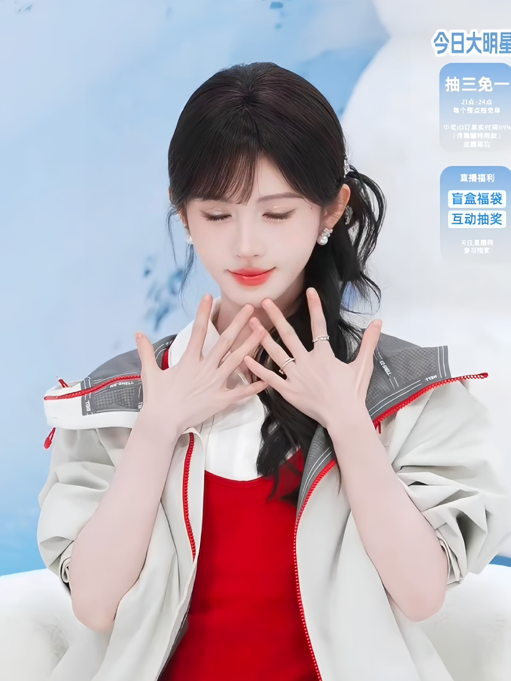 鞠婧祎直播 此女就是萌神！鞠婧祎今天直播可爱值超标了！花式pose每一帧都是壁纸