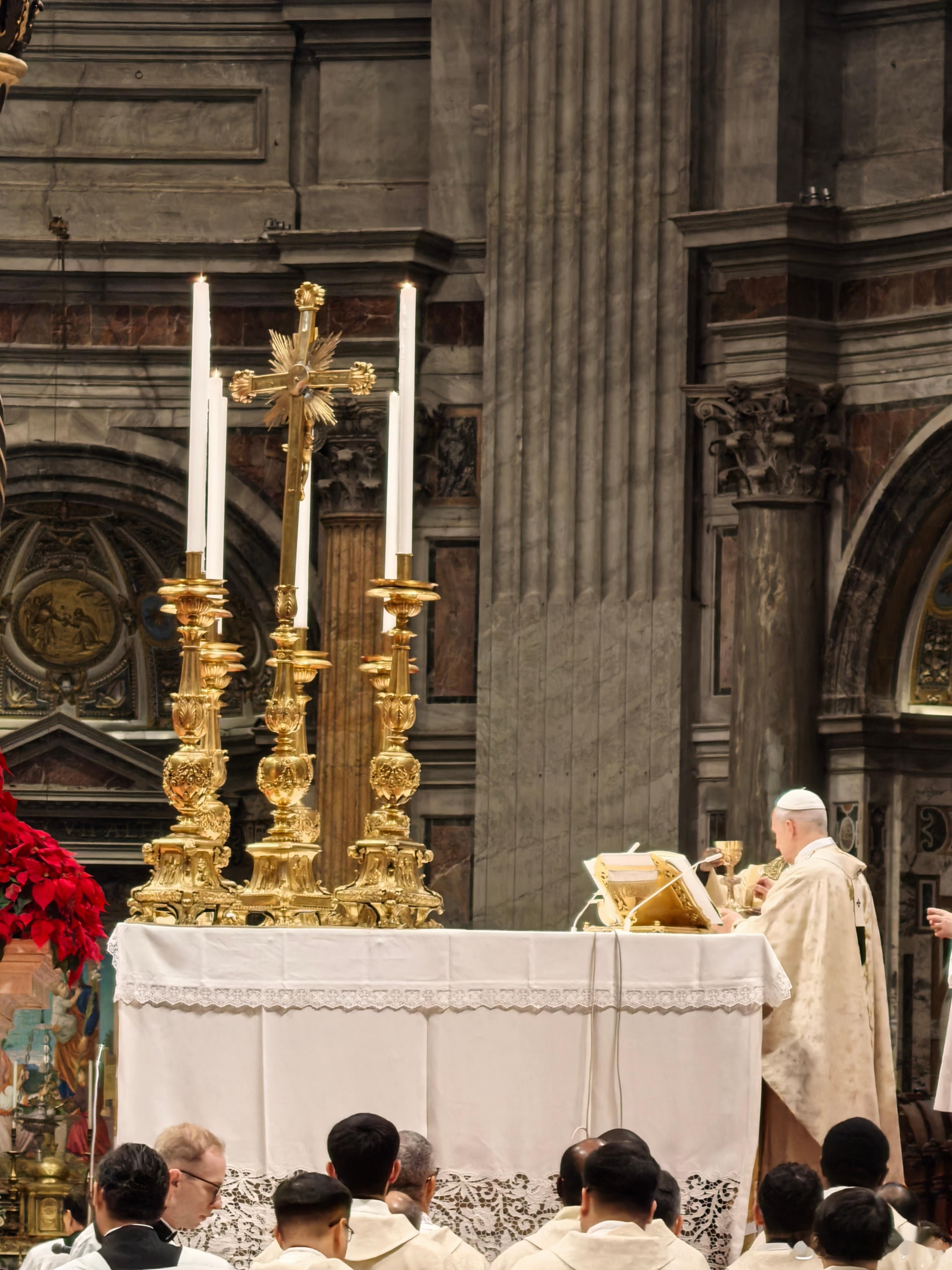 25日，梵蒂冈圣彼得大教堂，圣诞主日弥撒此次是31年来首位教宗亲自主持圣诞日间弥