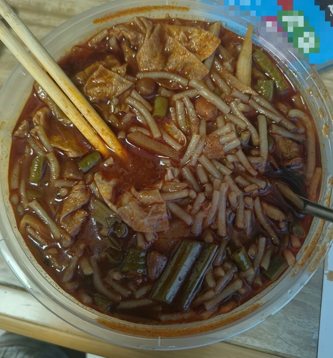 【玉林某记螺蛳粉收到打开全部都是碎粉】近日，网友爆料称：玉林某记螺蛳粉的粉全都是