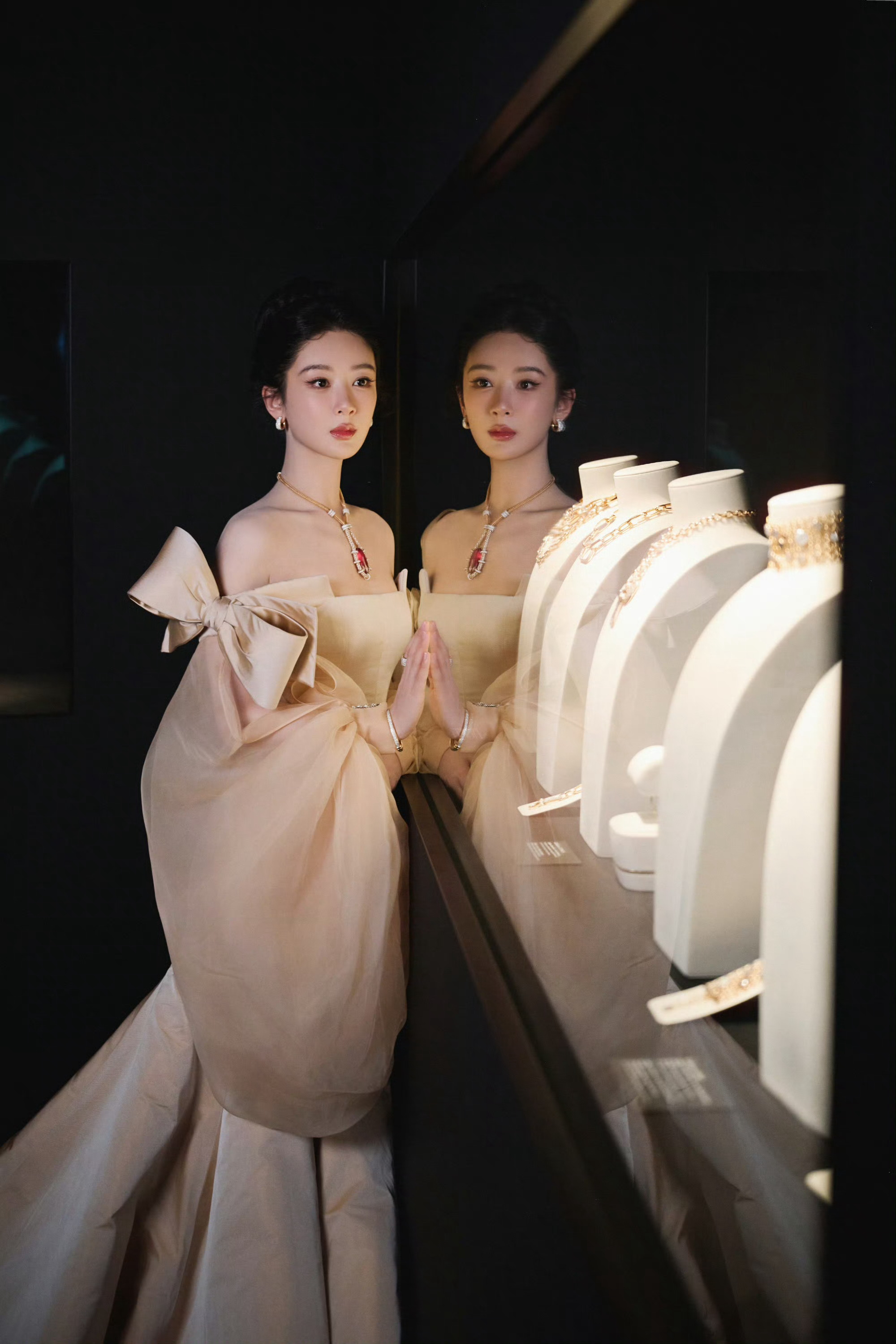 杨紫高珠展待遇汇总杨紫高珠展待遇拉满啊，这颜值谁顶得住，我宣布加入紫紫颜粉大军?