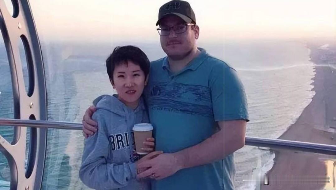 听说没？人大博士杰米，家里开销全靠老婆张踩玲！他自己是英国雷丁大学博士，人大外教