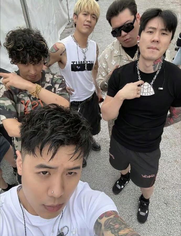 五人组年要来了！五人组公布新专辑发布时间！7月：SASI8月：隼9月：Babyb
