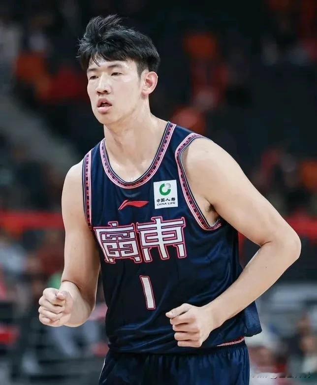 “阿联影子阿依”黄明依


身体条件似联哥，
性格沉稳差不多。
勤奋上进中远投，