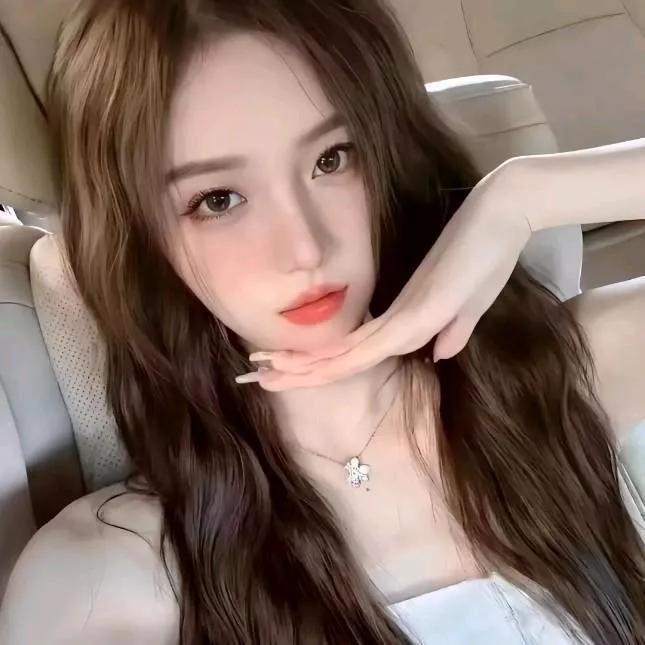 车内自拍，温柔甜美，少女心爆棚！车内的美女 车后座自拍 车感自拍