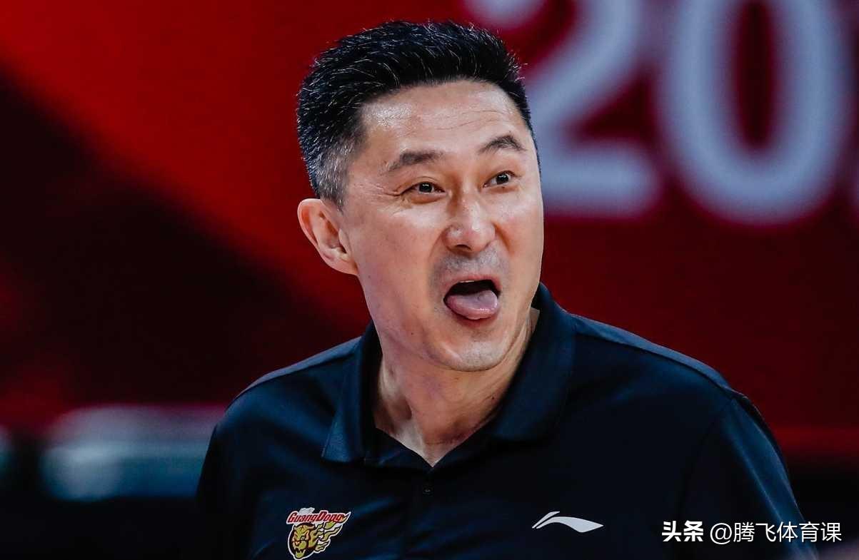 杜锋信心十足，广东男篮冲击全运会金牌志在必得。

全运会半决赛，广东92:73轻