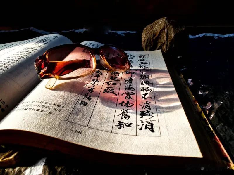 这首《五律*头条吟怀》写得太棒啦！把头条这个平台的魅力展现得淋漓尽致。“头条好平