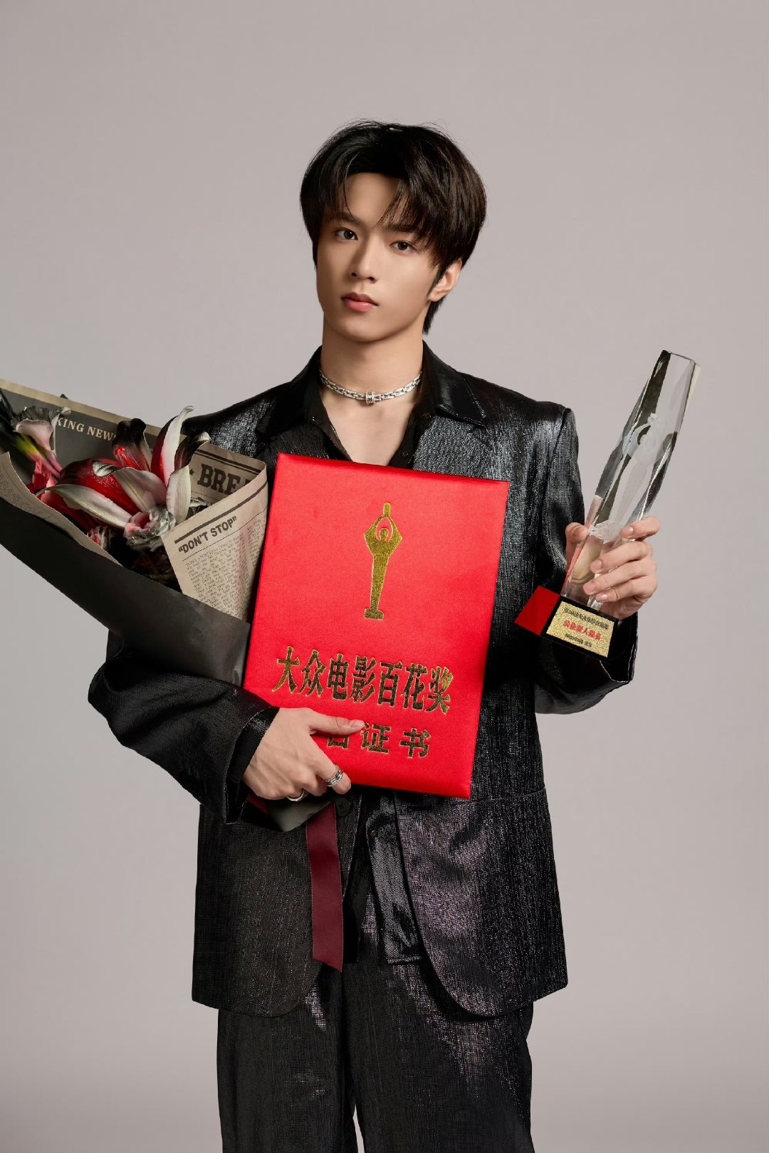 时代少年团拍的刘耀文提名百花奖照 时代少年团发了刘耀文提名百花奖照恭喜刘耀文斩获