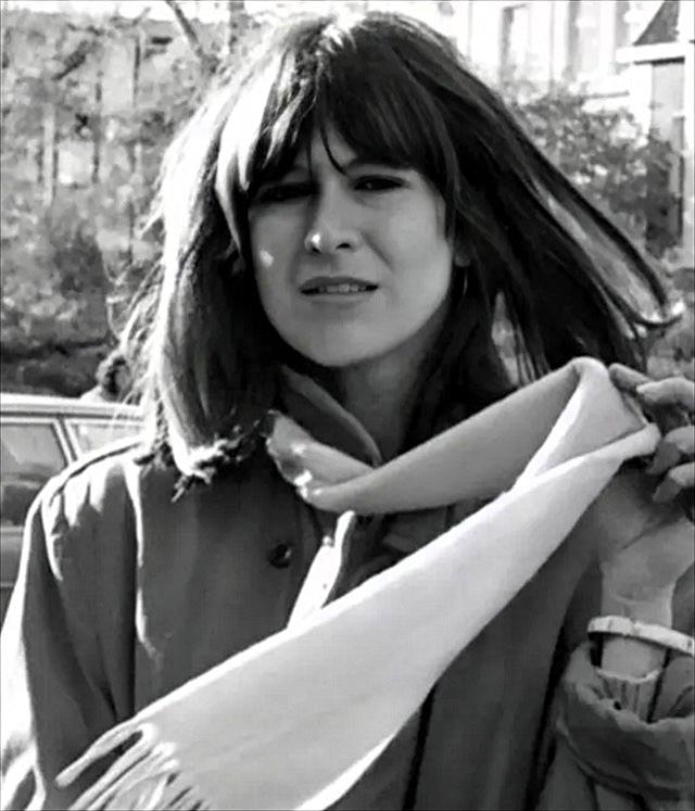 一位母亲当庭枪杀仇人事件，主人公的真容照片。
先讲几句故事情节，这是一个在德国乃