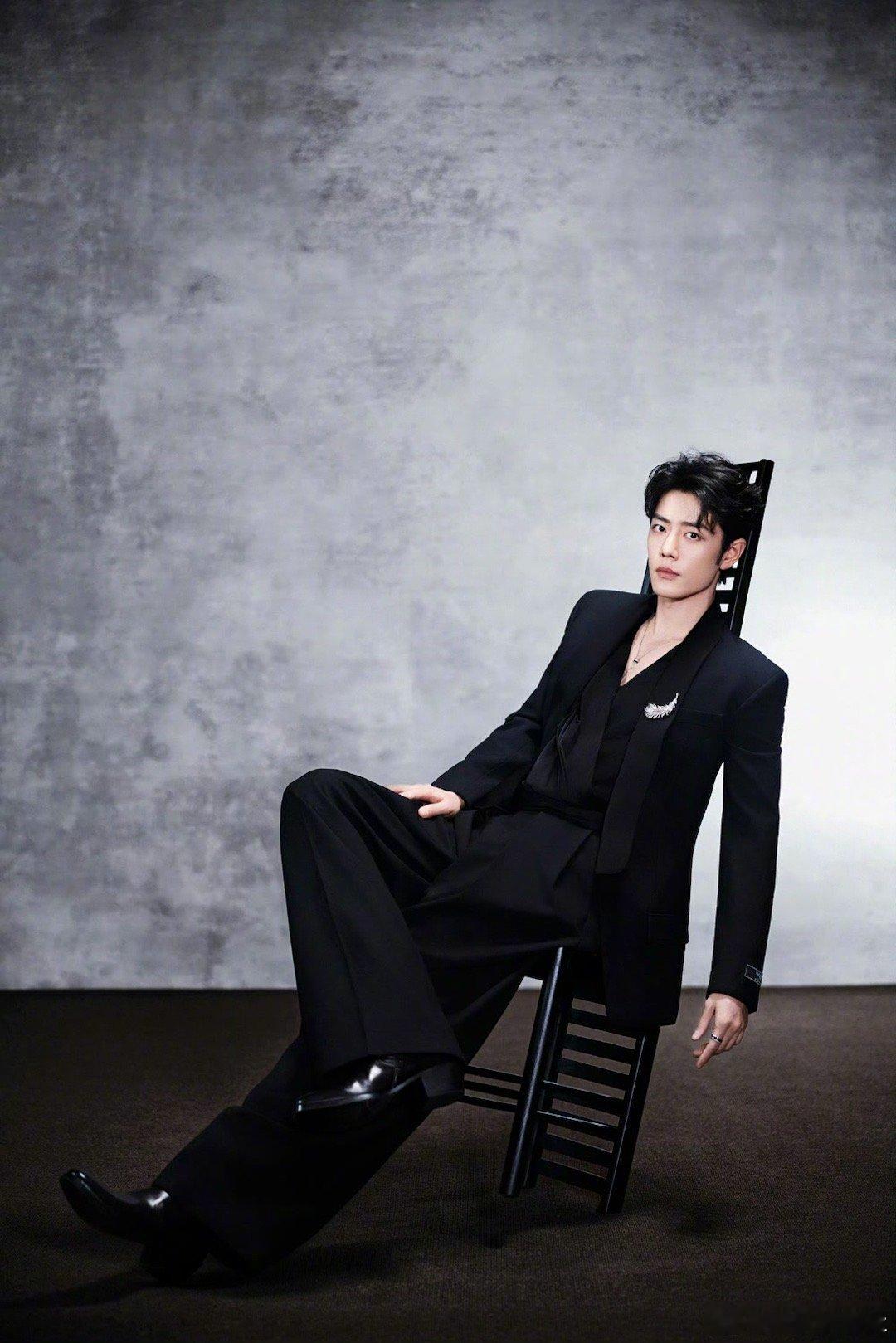 肖战再次拿下奢牌新季首秀这个肖战真的好🐮 