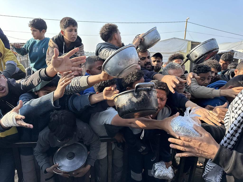 加沙人道封锁拉满！877天炼狱惨状触目惊心
 
加沙全境陷入生存绝境。365平方