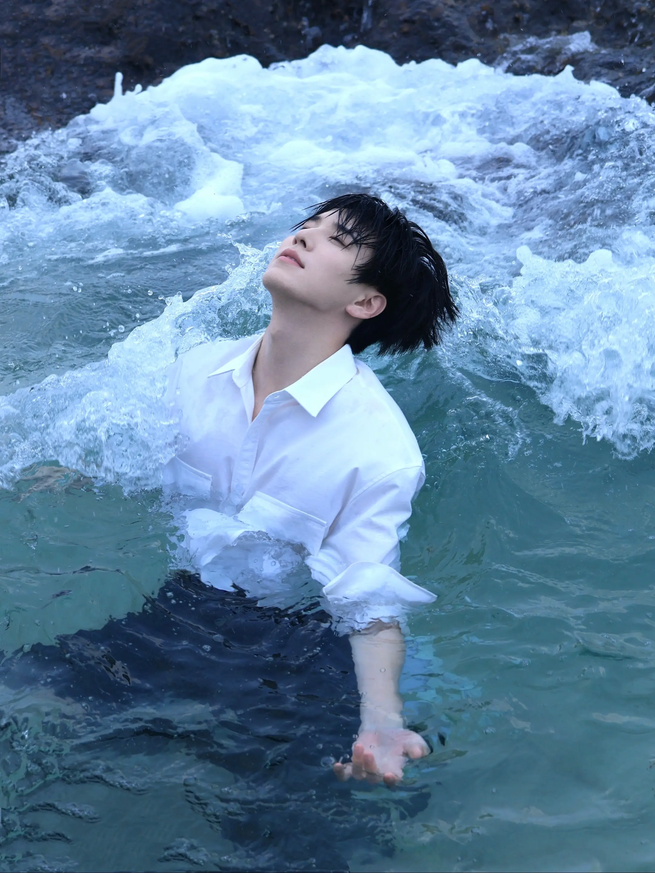 “你像一场大雨淋湿我的眼睛”