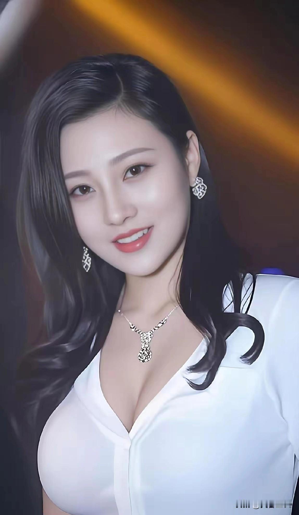 女子无与伦比的美丽，颜值已达到巅峰！女人哪些时刻,最有魅力?