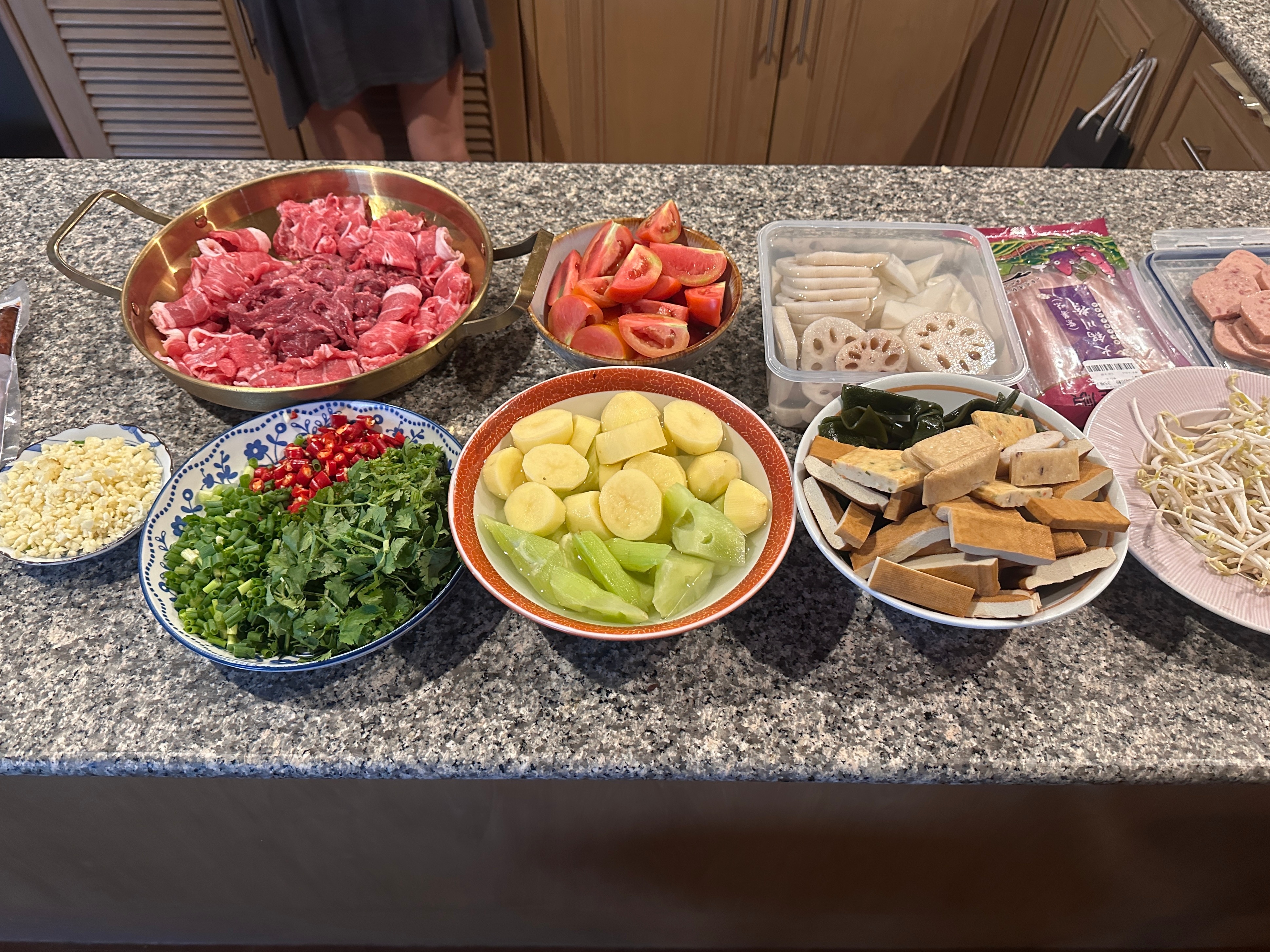 对不起呀本重庆人又在制造美食，谢谢姊妹儿备菜 