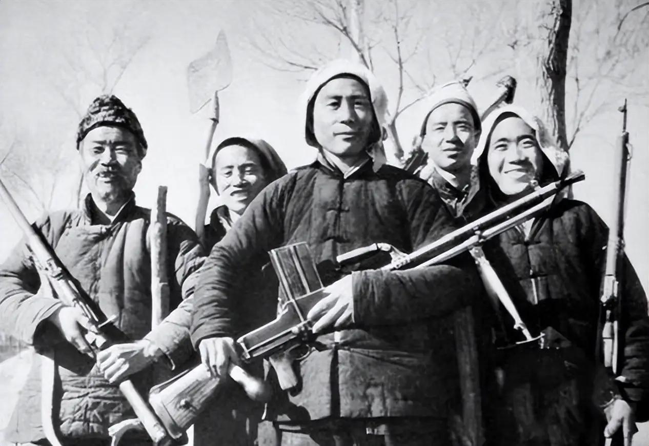 抗战时期，八路军九个兵工厂中，仅有三个具备生产黑色火药的能力。这种火药的威力十分