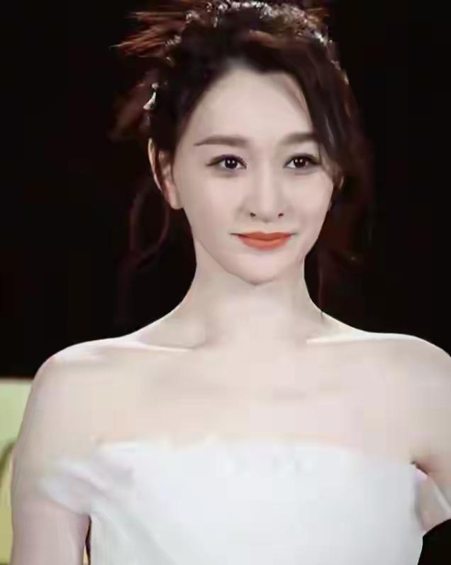 最近吃瓜粉丝都在讨论李小冉和徐梵溪。一个人娱乐圈知名制片人徐佳宁的前任，一个是徐