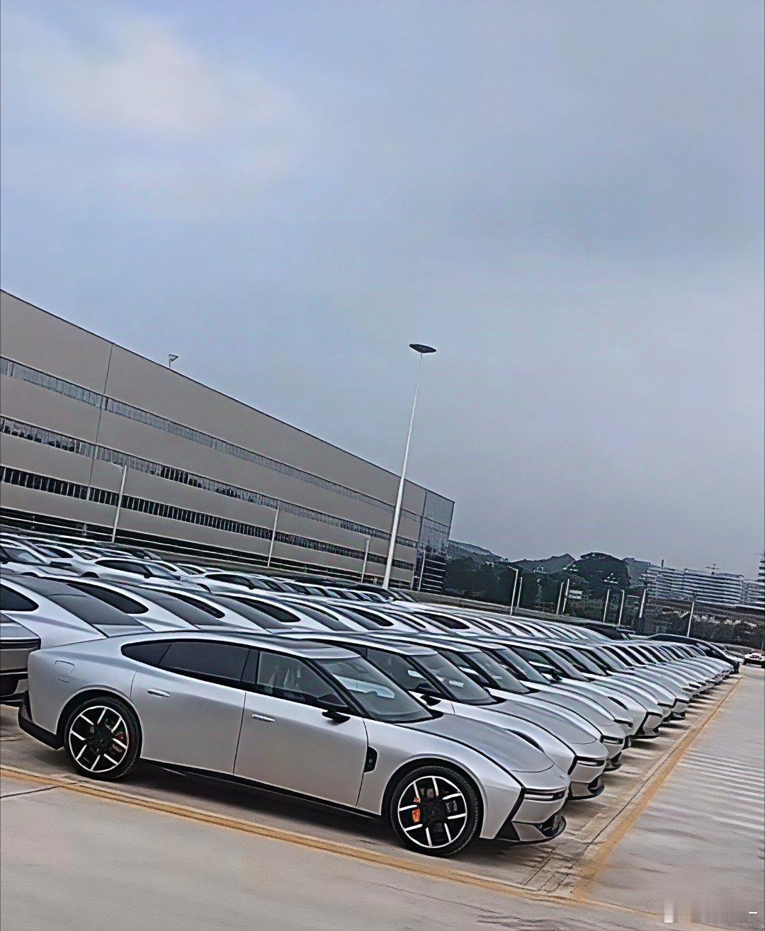 小鹏新p7也在大规模生产，上市即交付的节奏[并不简单] 小鹏p7 ​​​
