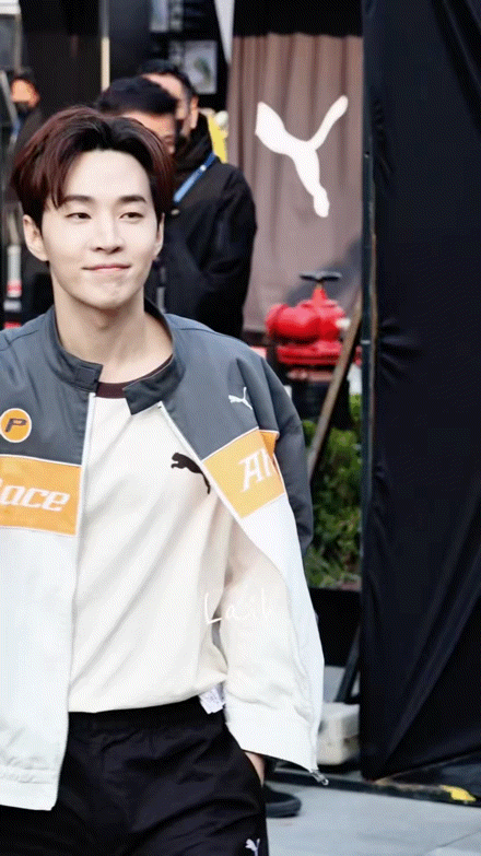 Henry又瘦了 刘宪华瘦了之后更有魅力了，干净的气质配上优越的身材，每一帧都很