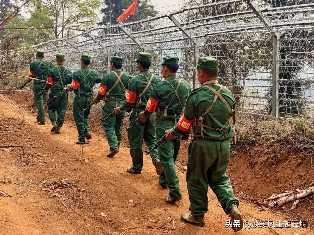 中缅边境的铁丝网是这样的！

3月16日的缅北地区，仍然在爆发激战！果敢军正在猛