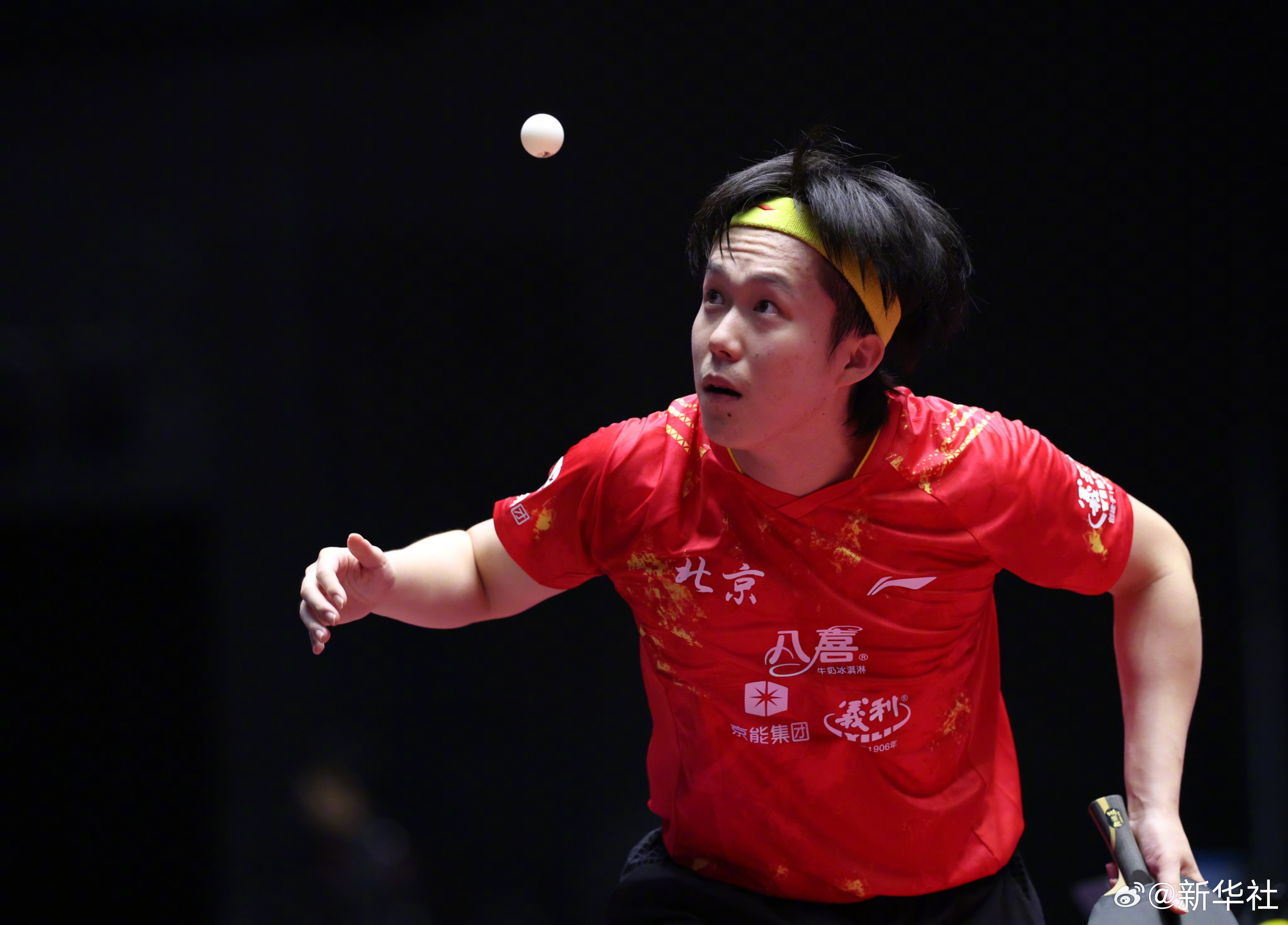【】 11月14日，第十五届全国运动会乒乓球项目在澳门展开团体小组赛，在北京队和