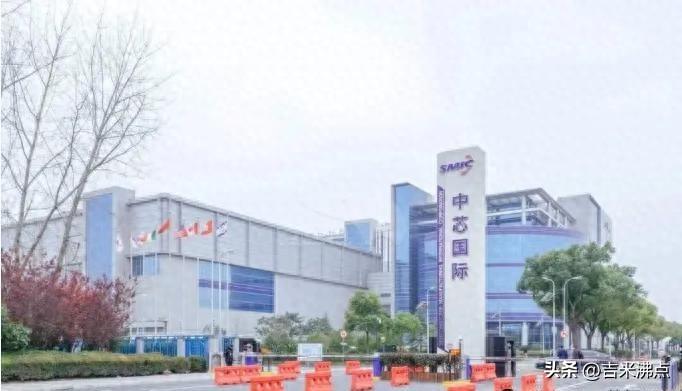 中芯国际砸近30亿在临港建新公司，不搞芯片制造却盯上“叠罗汉”技术，这到底要干啥