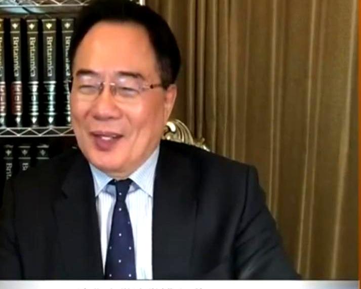 2025年的最后一天，这一记闷棍敲得人心里发堵。
70多岁的蔡正元，因为20年前