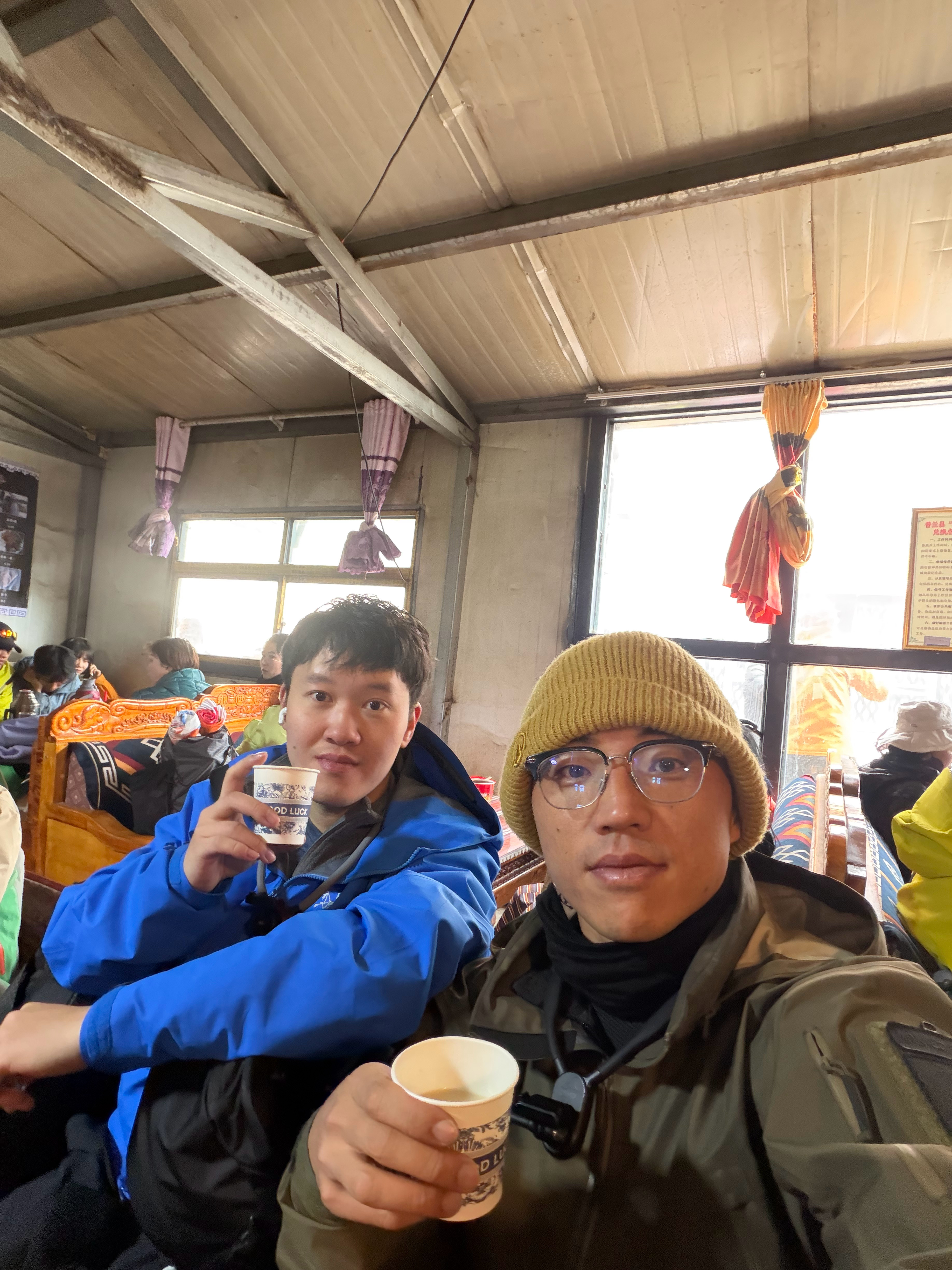 离晚上的住宿点，还有 15km喝杯臧氏奶茶 阿里·冈仁波齐神山