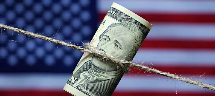 中国手里那6800亿美债，才是真正在烧心的东西！
美国国债已经堆到39万亿，利息