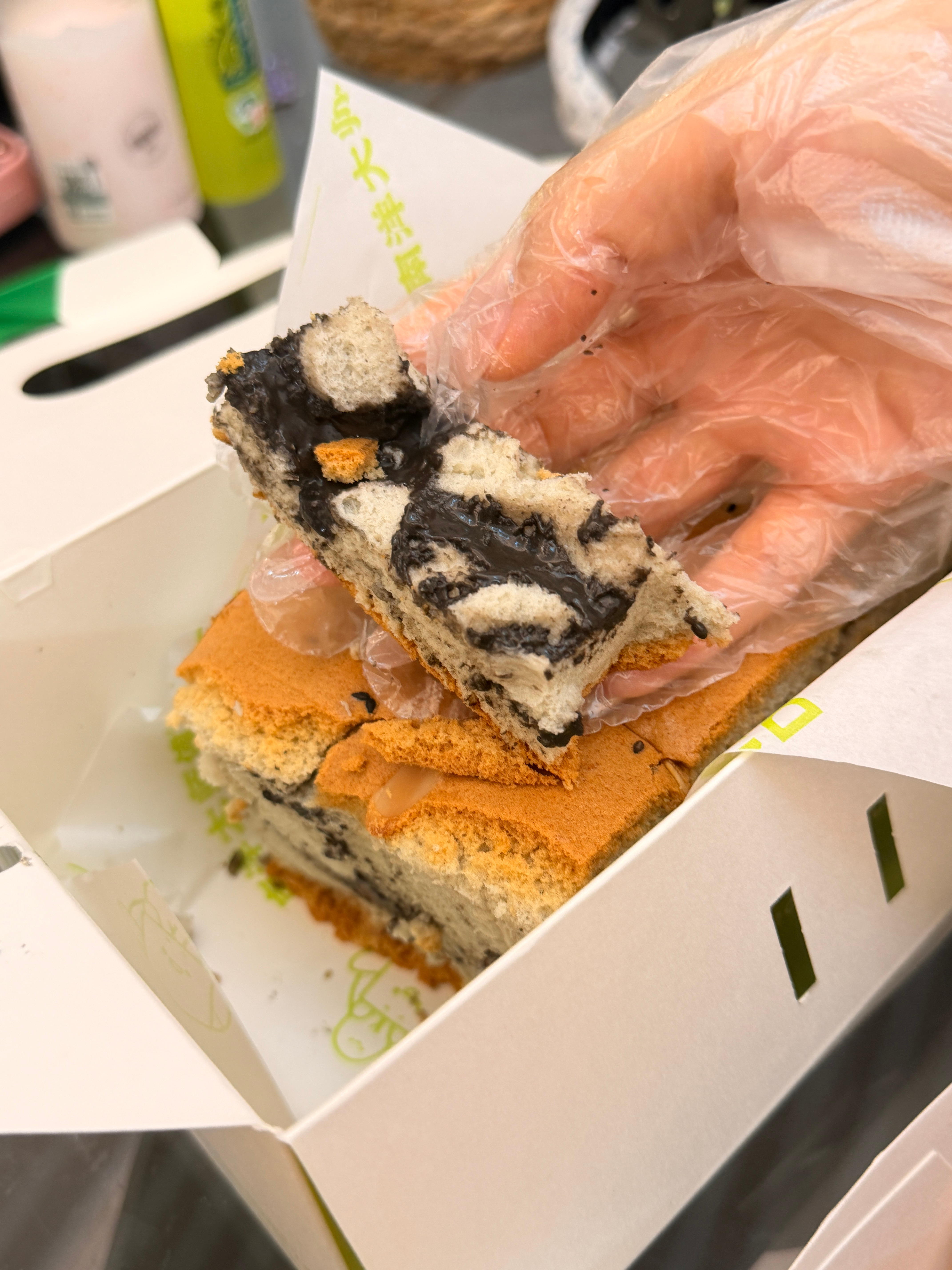 这次生理期非常馋蛋黄酥和榴莲！！但其实我高中以前是不吃榴莲的前天外卖点的榴莲十分