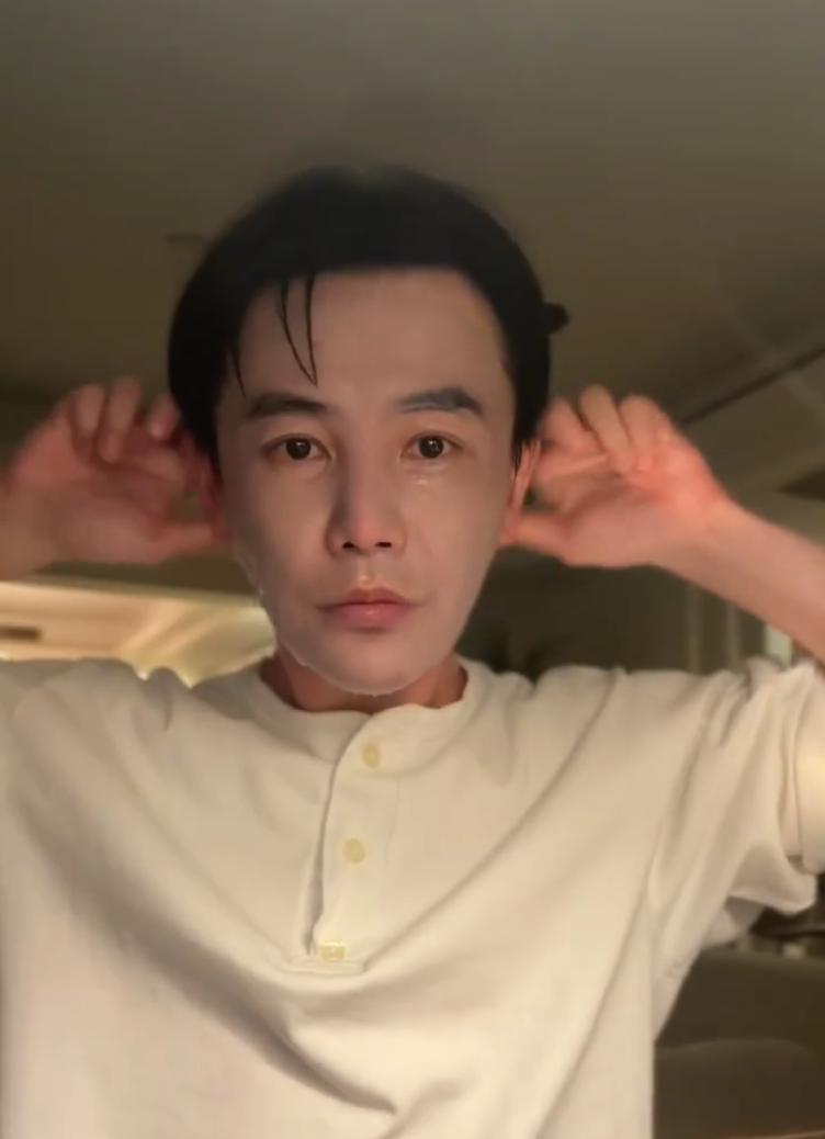 网友点评孙坚护肤视频：未带货之前满满的少年感，带货之后明显疲惫了
可能这也是护肤
