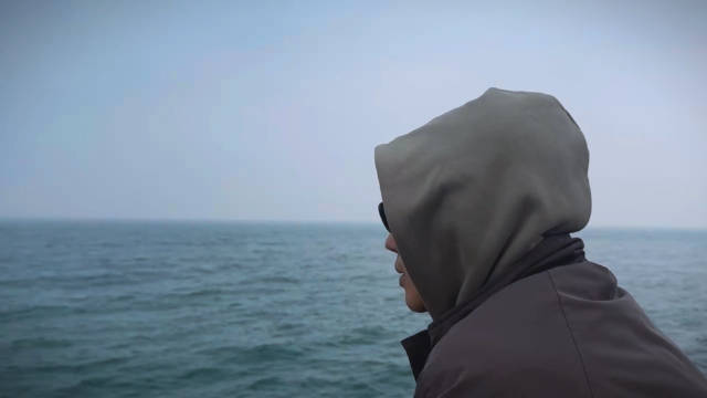 我们终将明白，改变潮水的方向并非凡人之力所及，但站在浪潮中的姿态却永远由自己选择。
#适界那么大#