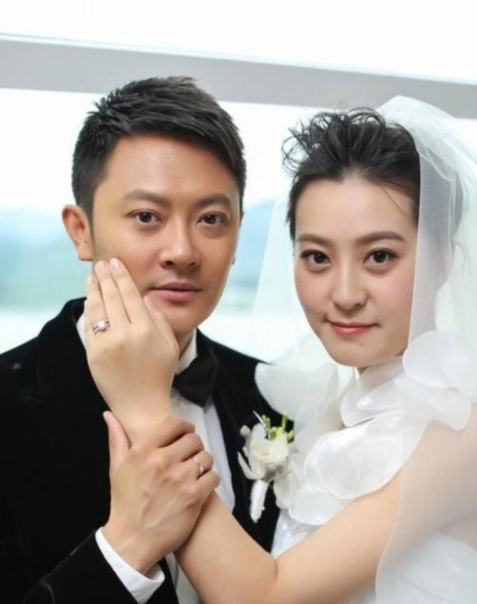 2015年，印小天花了400万元娶的老婆哈琳娜。直到孩子出生后，才发现自己的老婆