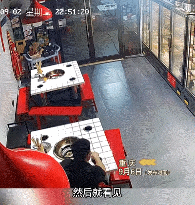 不容易啊！9月2日，重庆，一餐厅老板娘打开店里监控时，无意间看到自己老公因餐厅生
