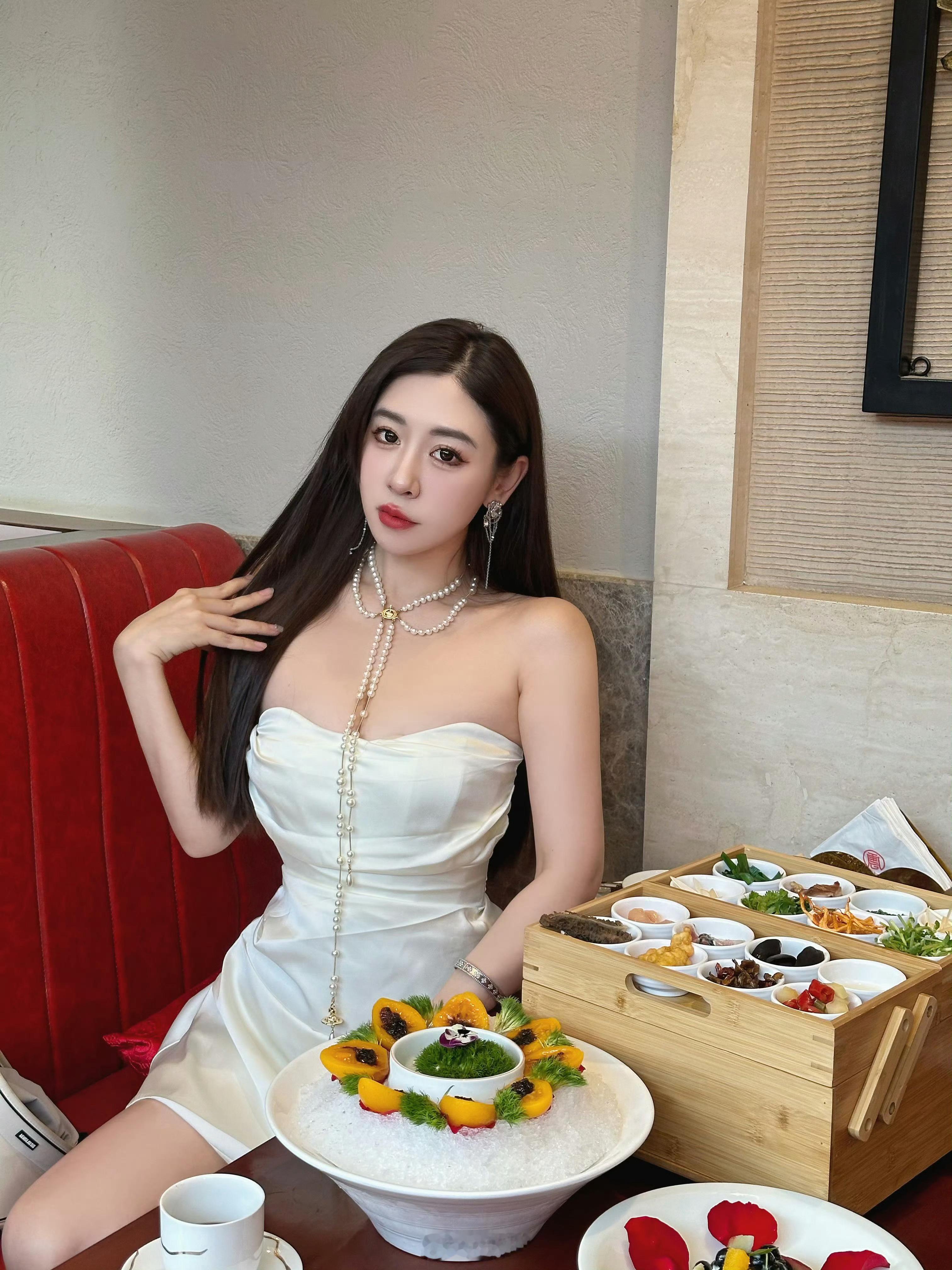 吃过桥米线的小姐姐 ​​​