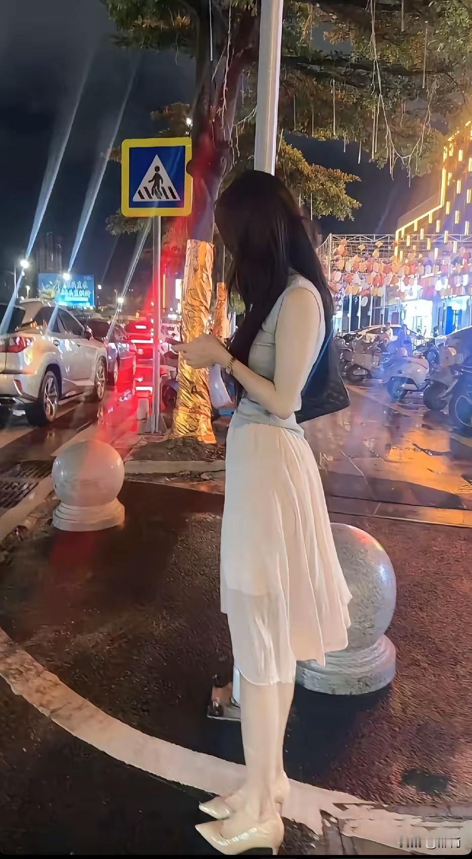 就问
这样的美女
养的起吗？女生就应该富养
