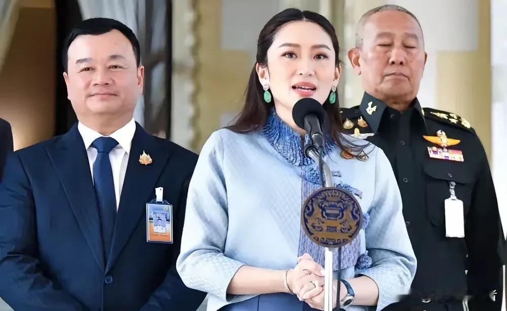 这事，已经不是“泰国打柬埔寨”这么简单了，而是全东南亚都在看柬埔寨出不出“报应”