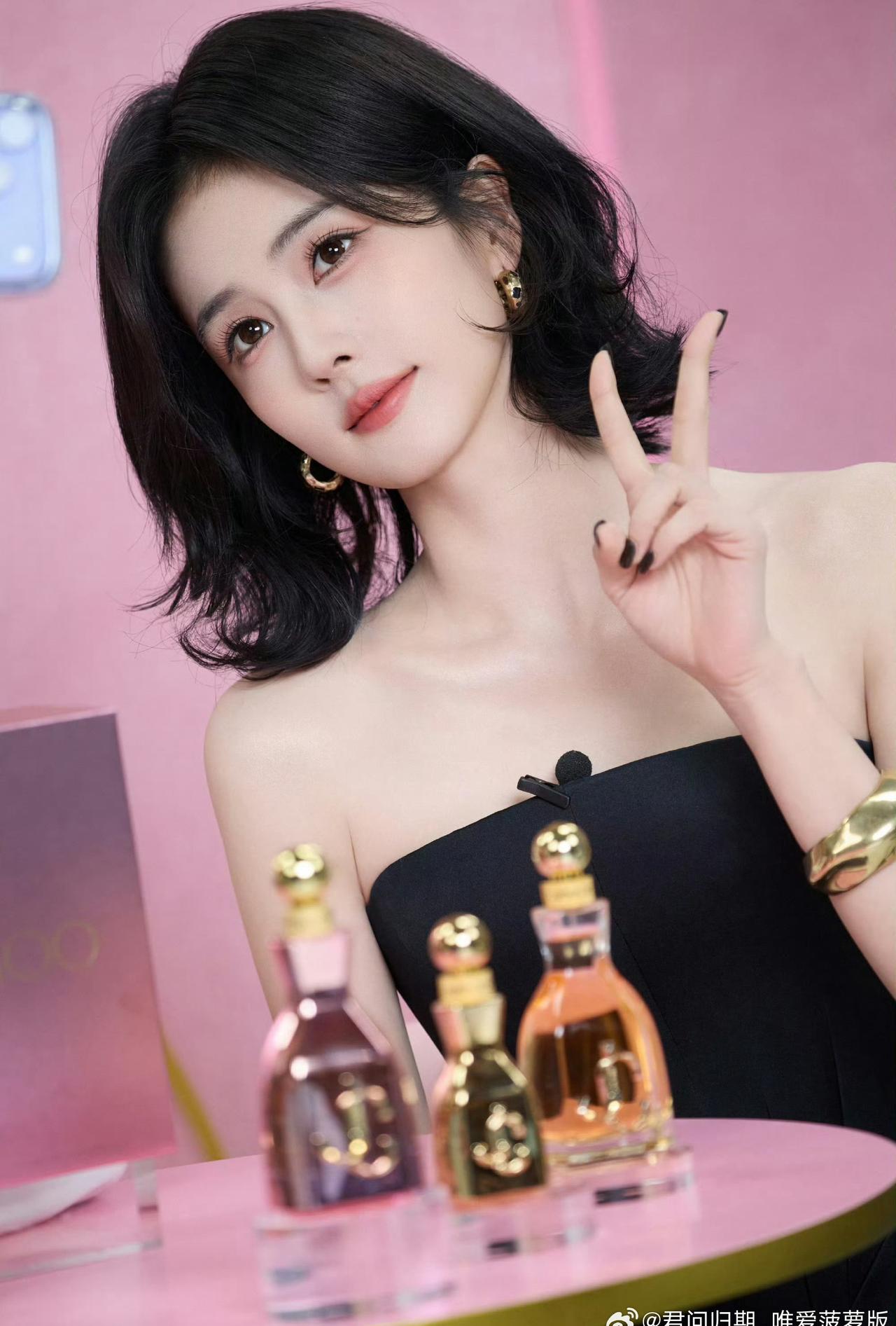 “被诋毁过的玫瑰，却依然向往着世间”𝐓𝐡𝐞 𝐫𝐨𝐬𝐞 𝐭𝐚𝐭