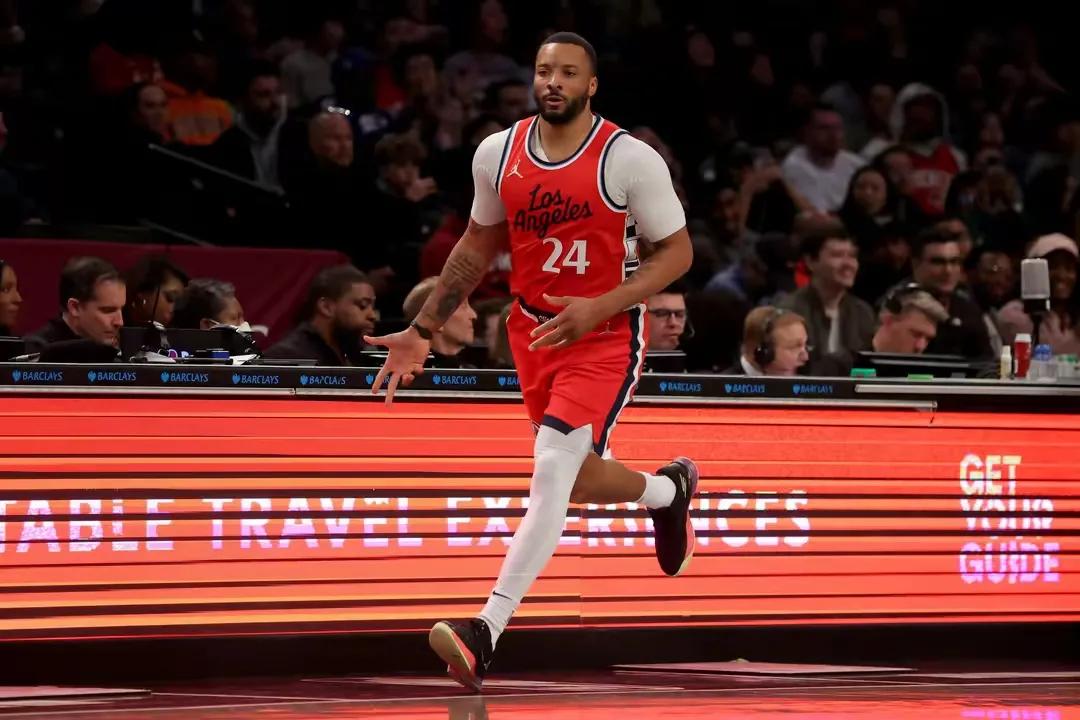 NBA交易变动。
热火打劫式交易再上演！
鲍威尔加盟背后，莱利又赚了？

NBA