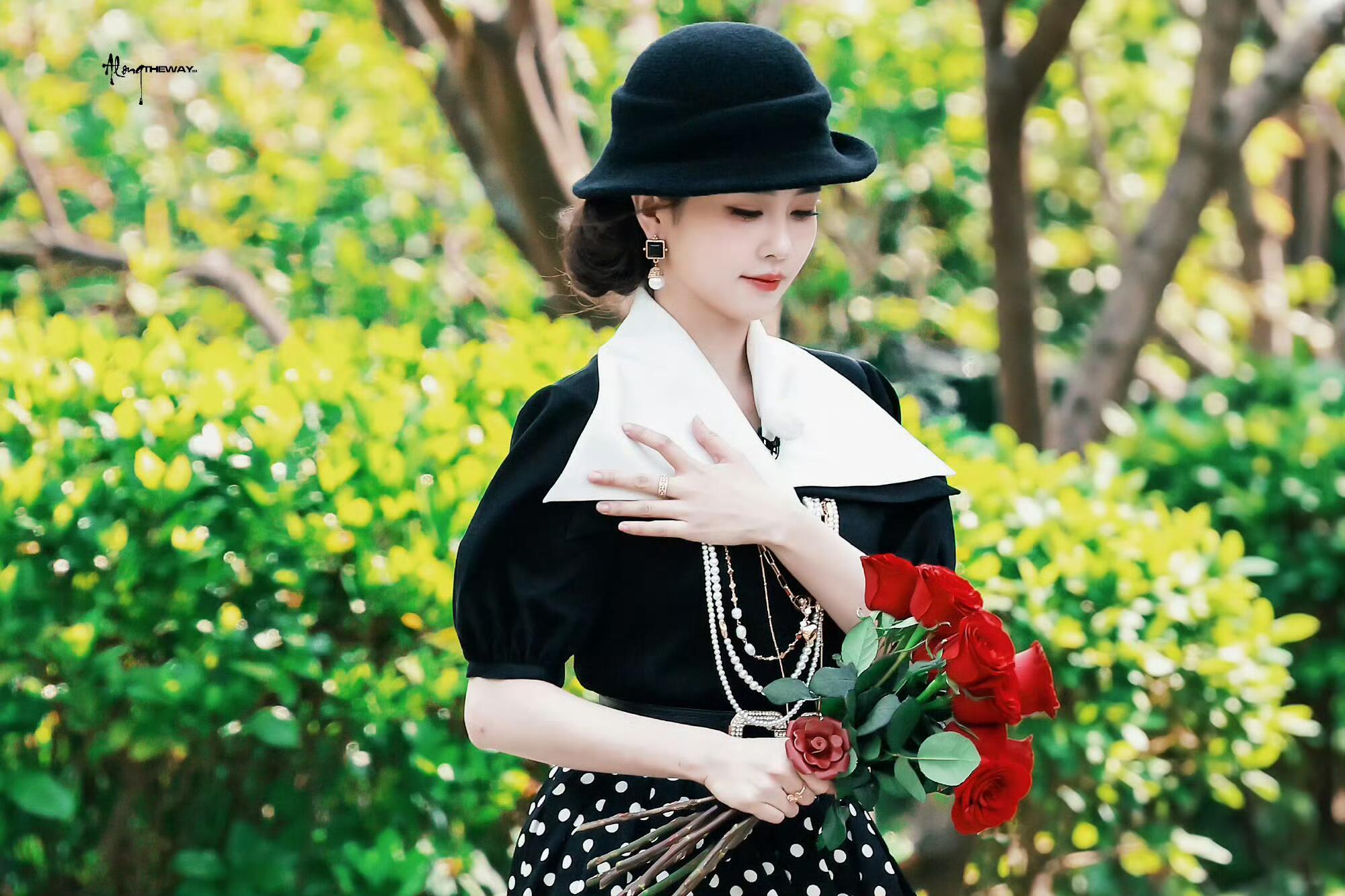 谢襄是你吗梦回烈火军校！什么时候再接一回民国本啊鹿奔跑吧  |  白鹿 