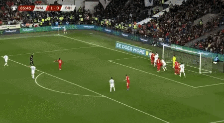 最幸福的球队——波黑！二十载风雨同舟，年年进球成其鲜明印记。

廿载戎机守塞营，