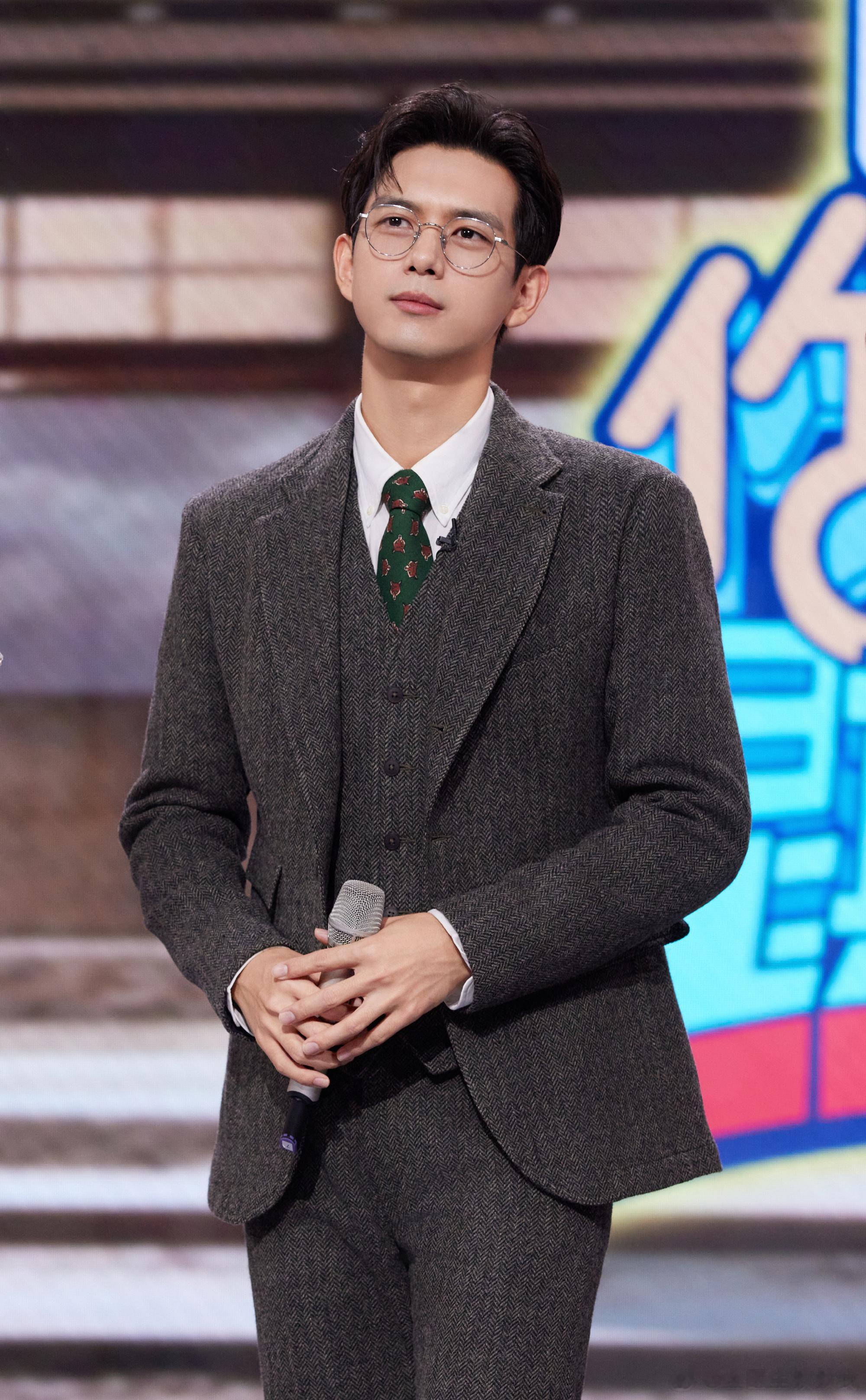 来感受下钟楚曦严选：李现 张云龙  侯雯元#钟楚曦 谁不喜欢帅哥呢# ​​​