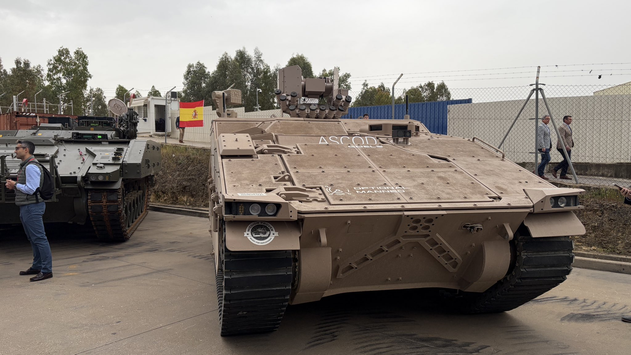 烽火问鼎计划 GDELS公司西班牙🇪🇸工厂，豹2E主战坦克（图1）和3款AS