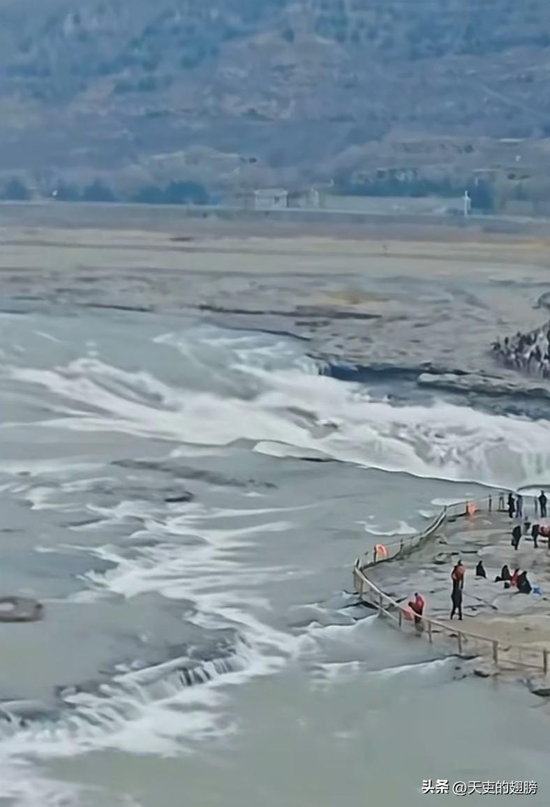 为了保卫黄河，我们成立了壶口景区，我们应该派军队驻扎，严禁日本人进入，只让中国人