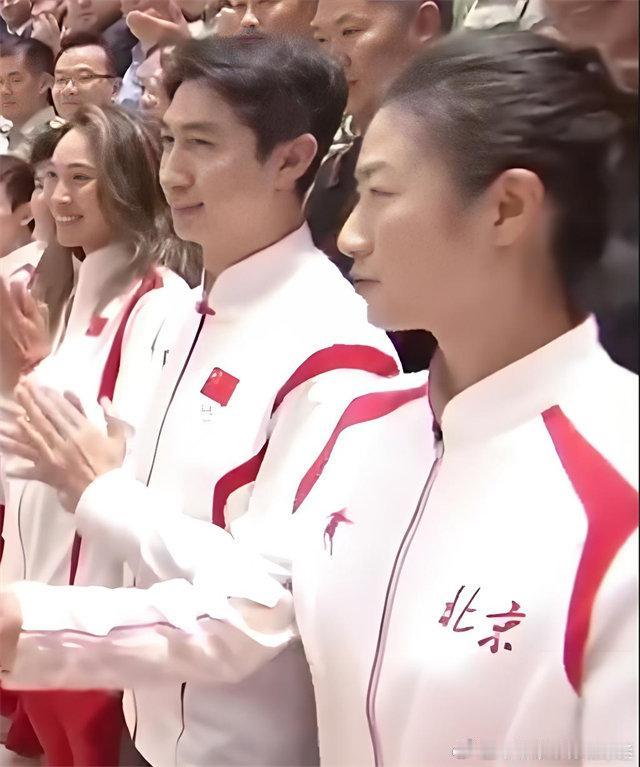 丁宁获接见，77岁国足球王趟水传递火炬，马琳被国家认可也被重用
2025年11月