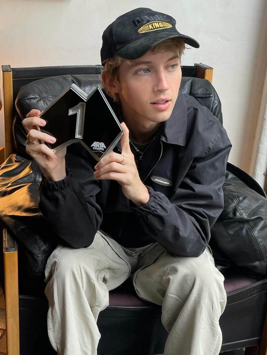 澳大利亚凶猛夺冠，戳爷怎么那么火啊！
澳大利亚国际巨星戳爷的新专辑《Someth