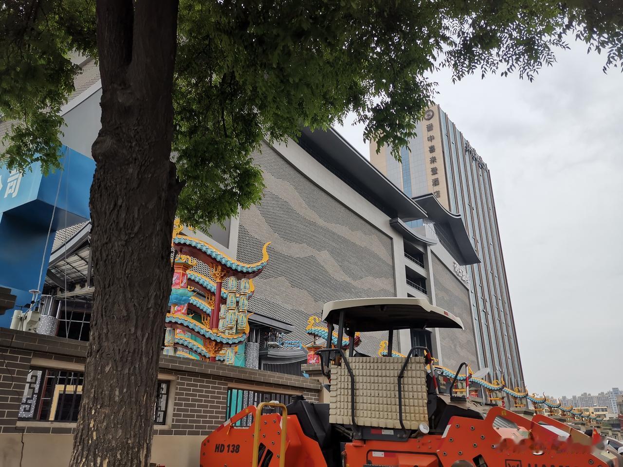 不知大家发现没？
最近晋中市城区的一些小街巷，比如堡新街、和顺路、新华街等都围上