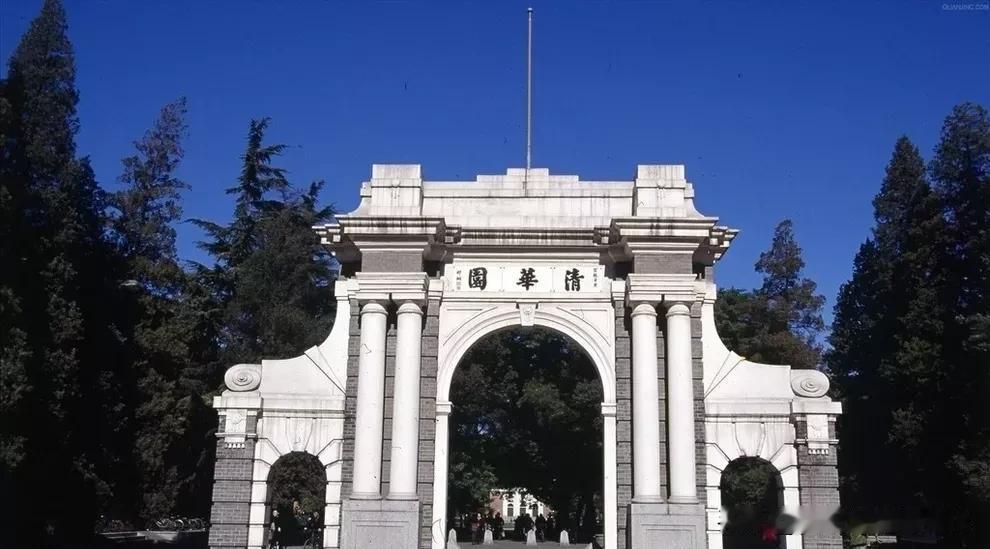 每年的高考成绩公布后，各大名校呢，都会纷纷公布自己的录取名单，其中不乏一些高考状