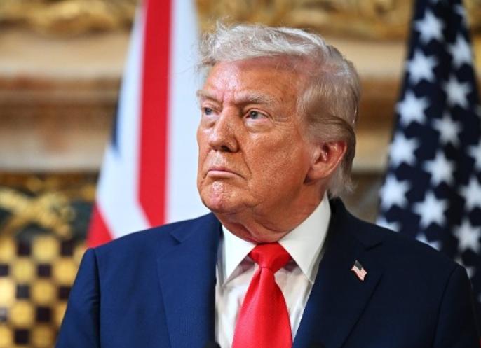 就在刚刚，
美国怂了，特朗普宣布了一个重大决定。

美东时间7日晚上8点的“最后