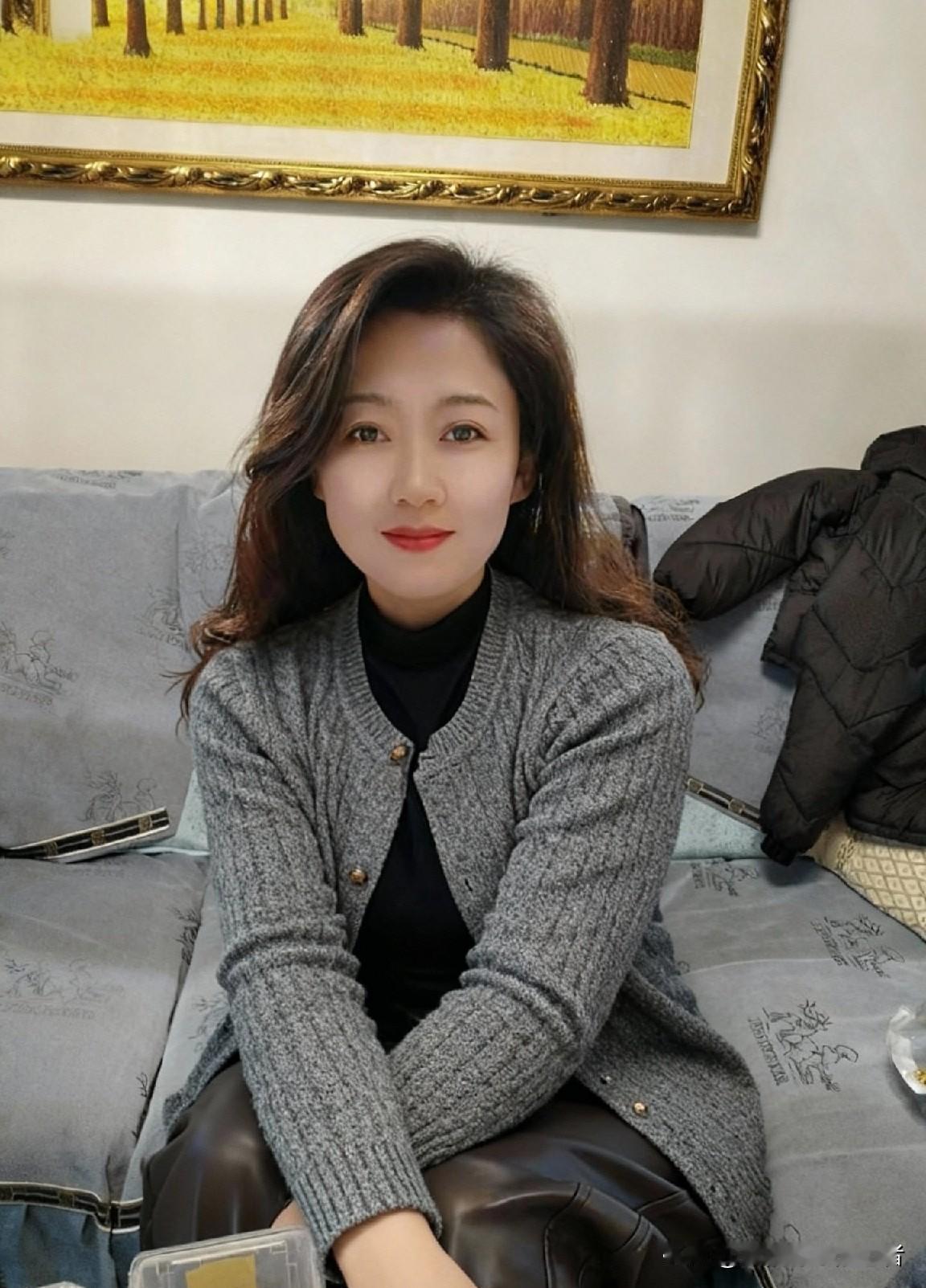 父母健在兄弟姐妹在一起都是亲人，如果父母不在了就变成普通的亲戚了。