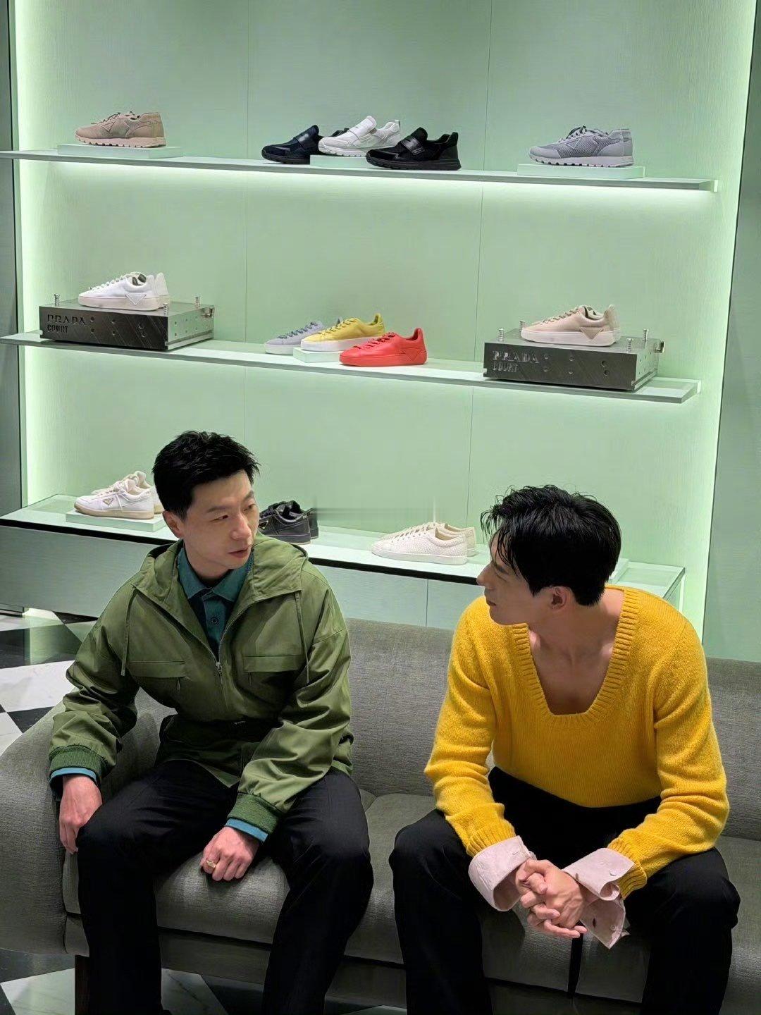 马龙李现prada线下活动合照马龙李现prada活动同框合照 第二次同框了！ 