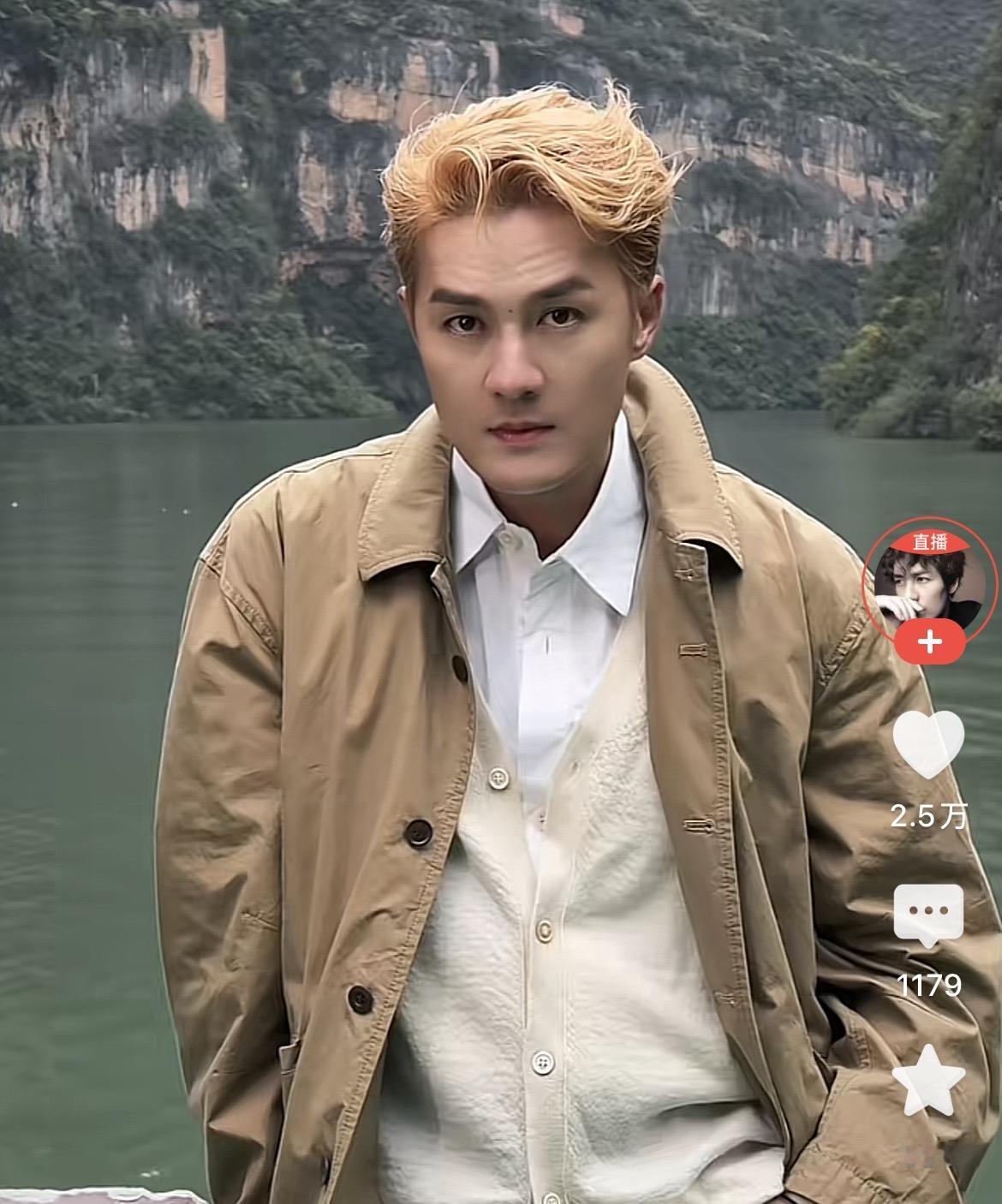 我表姐在线下见过一次吴克群，
当时是在济南的街头，他正在帮助一位生病小朋友卖气球